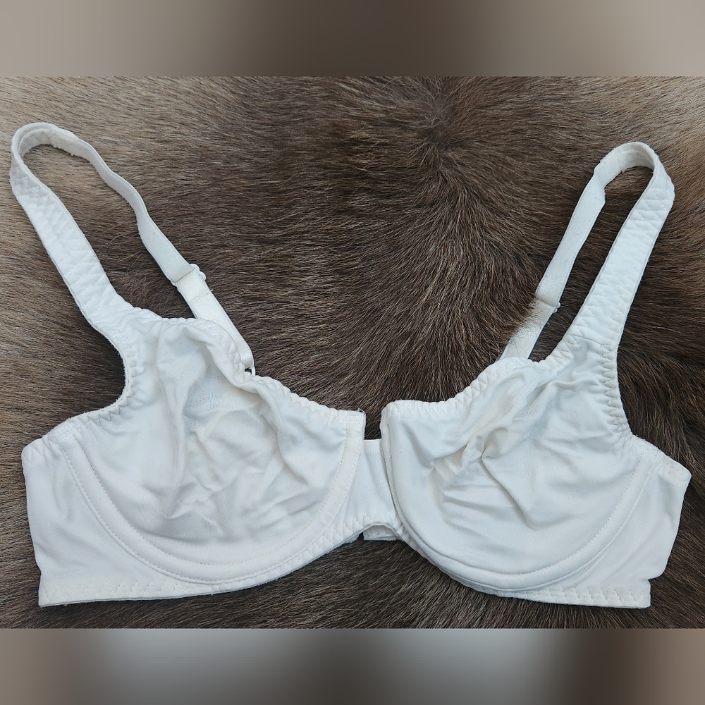 VICTORIA'S SECRET white bra in 34B